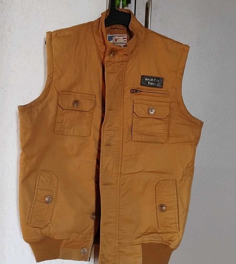 Lightly Padded Sleeveless Jacket