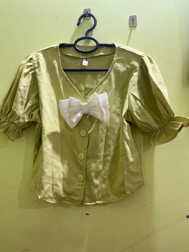 Cute Puffy Sleeve Top with Bow Accent
