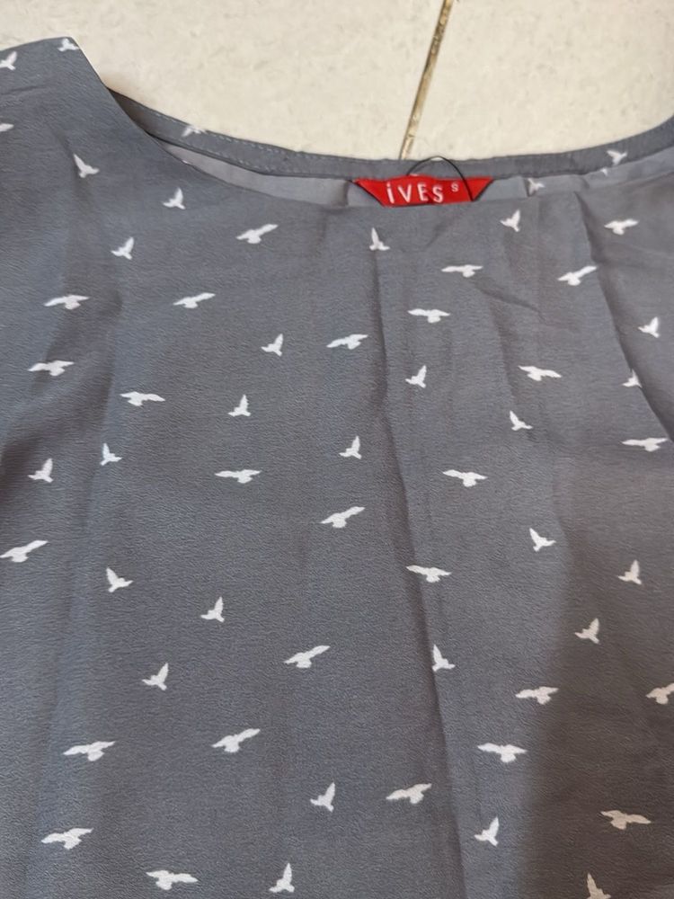 Chic Grey Bird Print Top