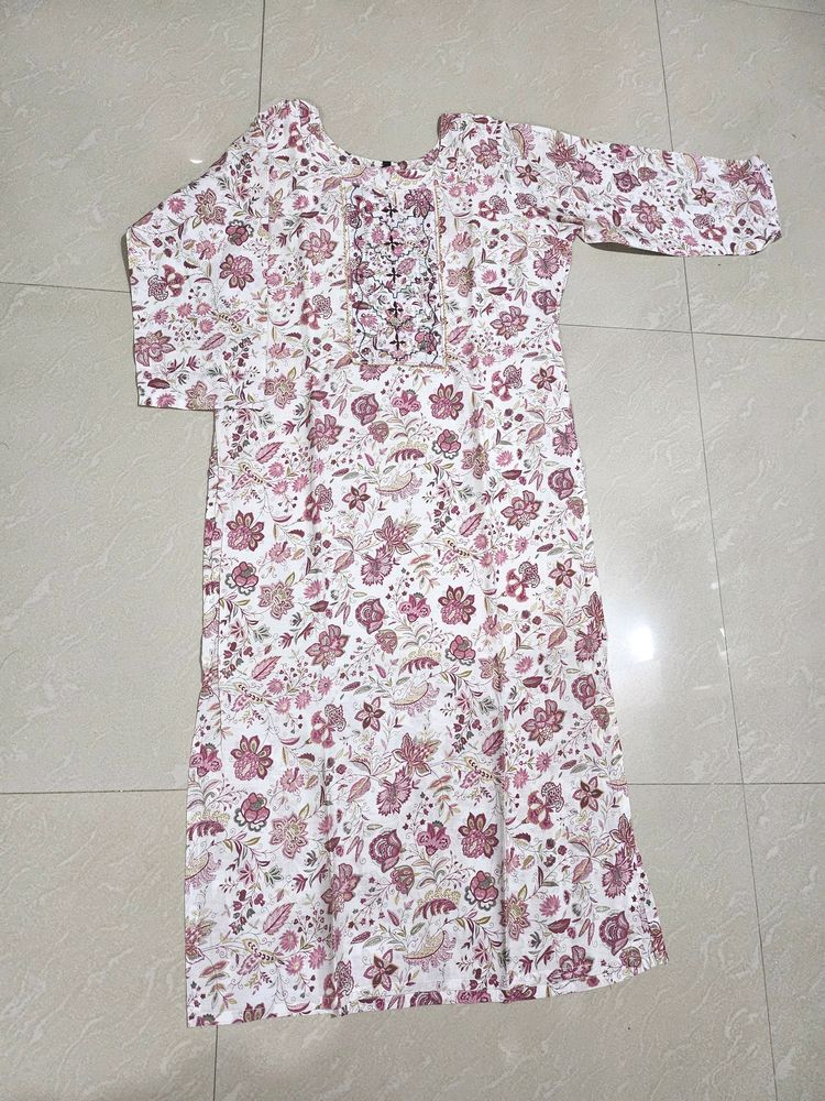 Floral Kurta With Embroidery👗