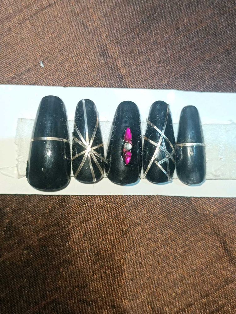 Black &amp; Silver Press-On Nails