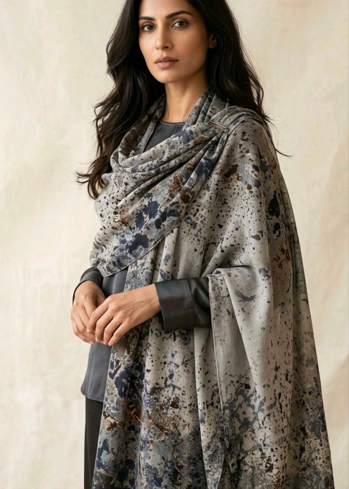 Stylish Grey Abstract Print Stawl