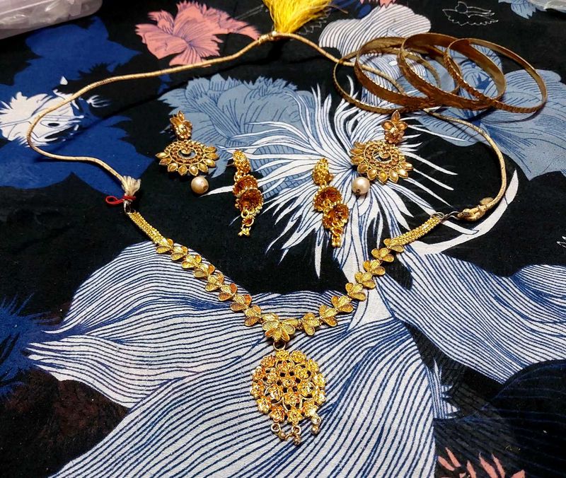 Gold Tone Indian Jewelry Set