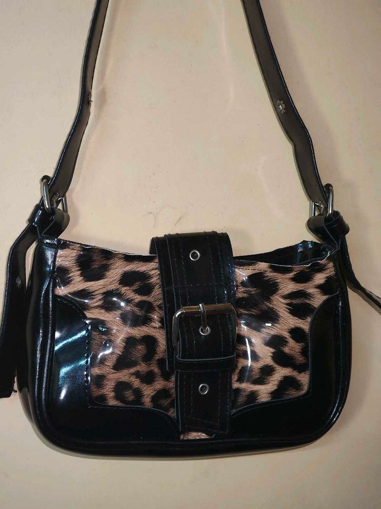 Chic Leopard Print Shoulder Bag