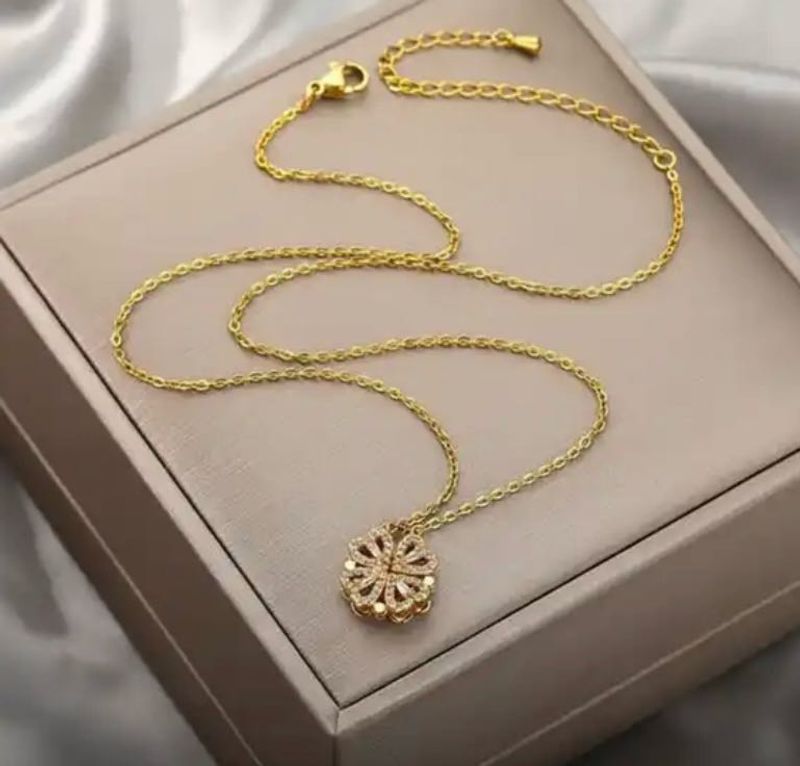 Elegant Clover Pendant Necklace