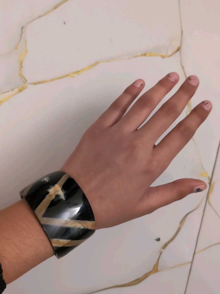 2000s Esque Black &amp; Beige Bangle Bracelet