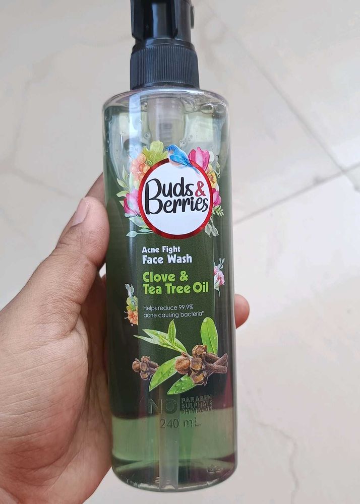 Buds &amp; Berries Acne Fight Face Wash