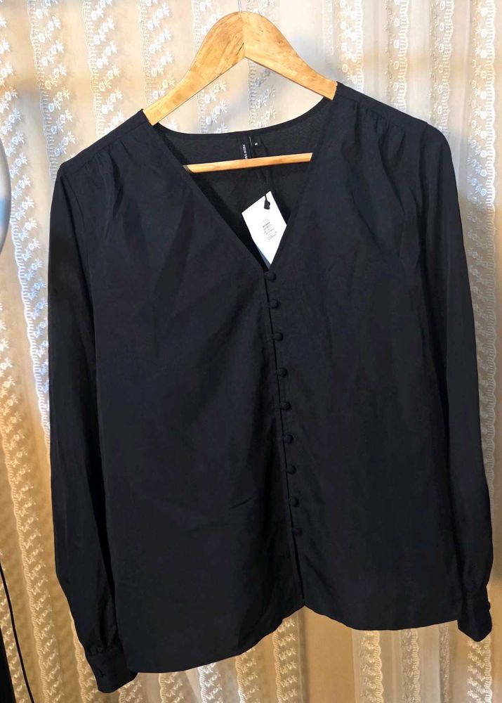 Chic Black V-Neck Button-Up top