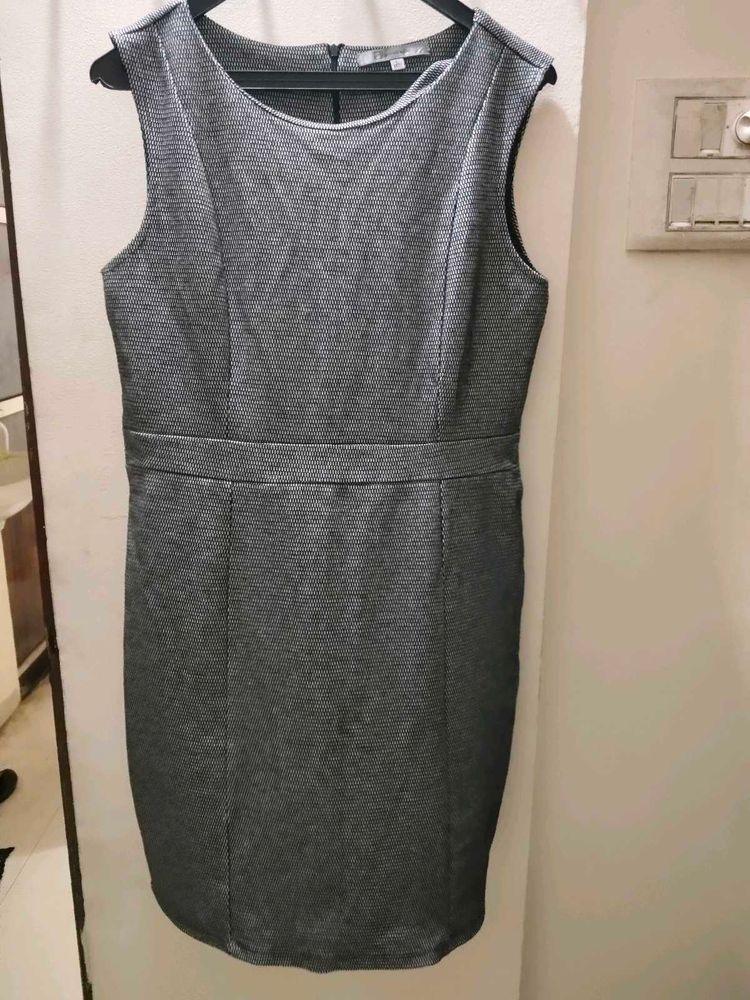 Sleek Sleeveless Grey Sheath Dress