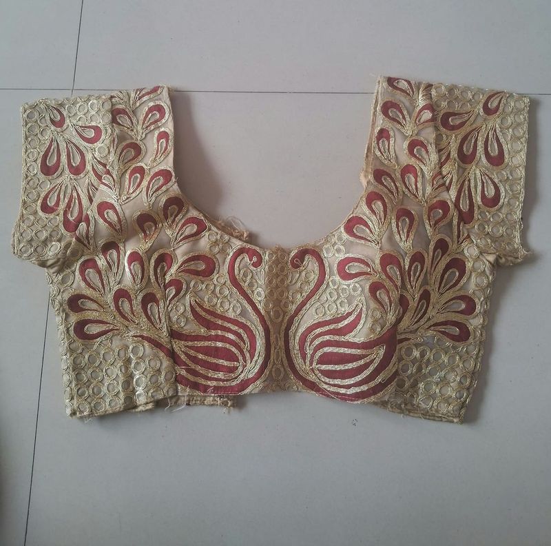 Exquisite Swan Embroidered Blouse