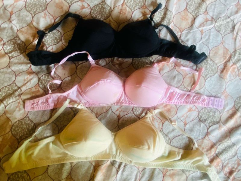 Push-up Bra 4 pice are available