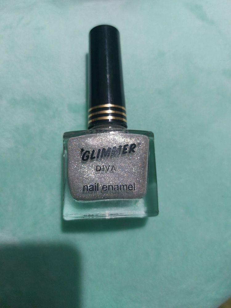 Glimmer DIVA Nail Polish - SILVER GOLD.