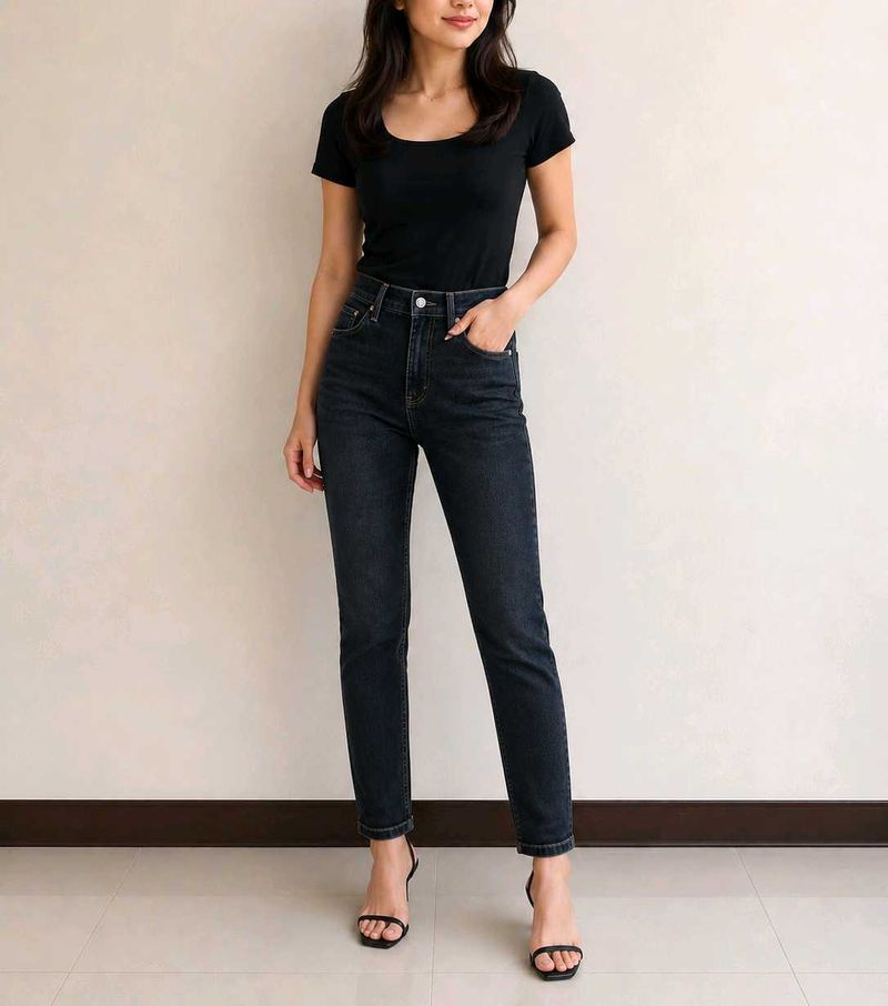 Classic Black High-Waisted Jeans
