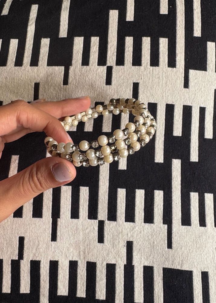 Elegant Pearl &amp; Rhinestone Bracelet
