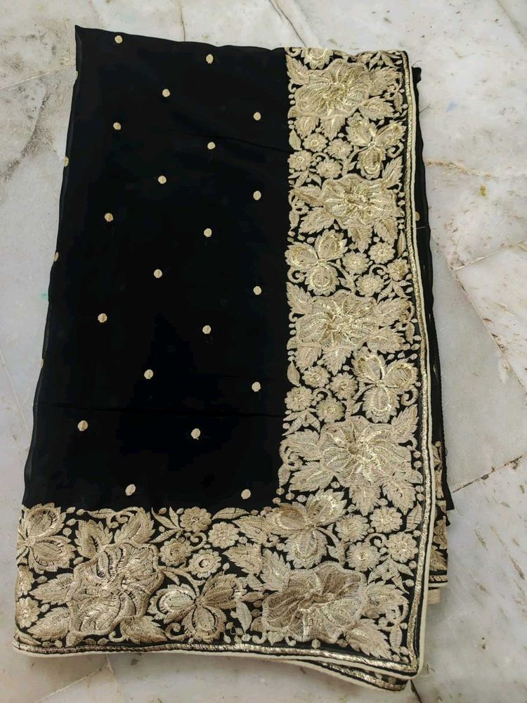 Black Saree 🖤..With Beautiful Border 🔥