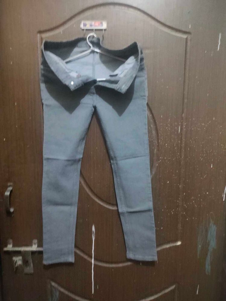 Women's Grey Skinny Fit Jeans