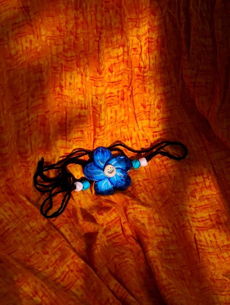Blue Flower neckpiece 💙🤍