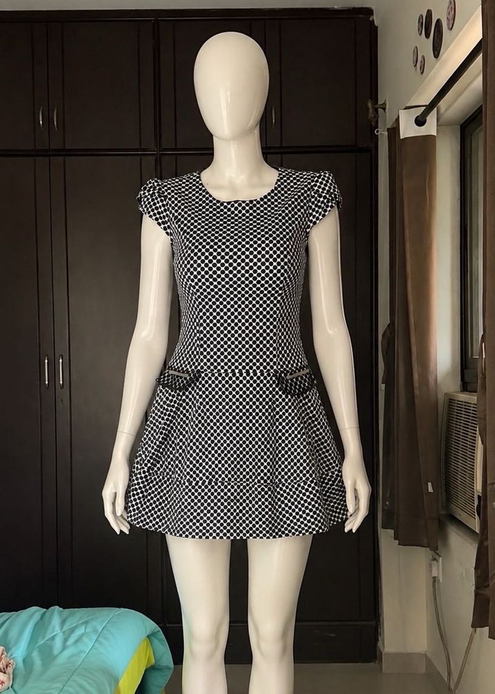 Chic Black &amp; White Polka Dot Dress