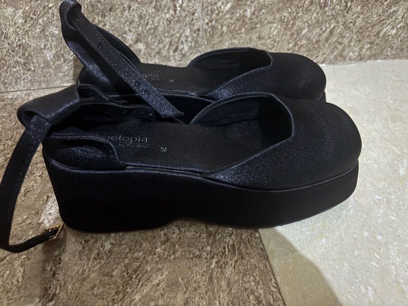 Elegant Black Platform Wedges