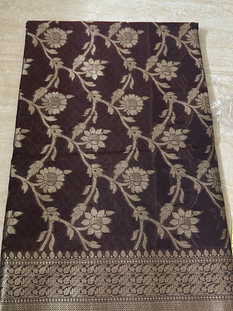 Maroon Cotton-Blend Saree with Floral Jacquard