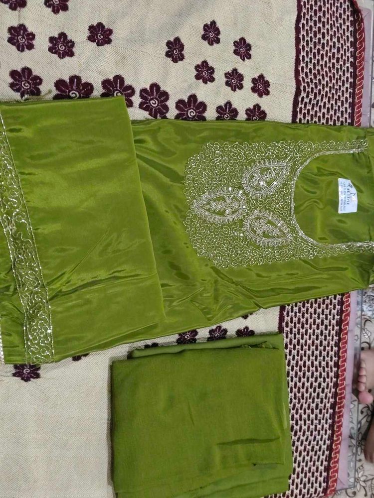 Elegant Green glass silk suit