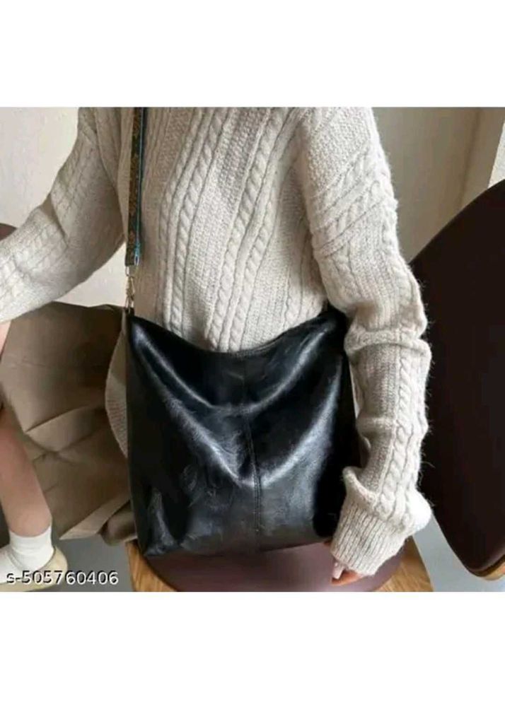 BRAND NEW Medium sized shoulder Bag