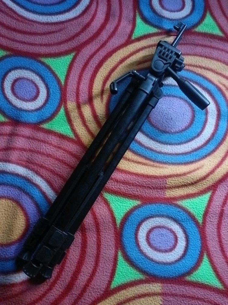 Professional Tripod for DSLR and Mobiles