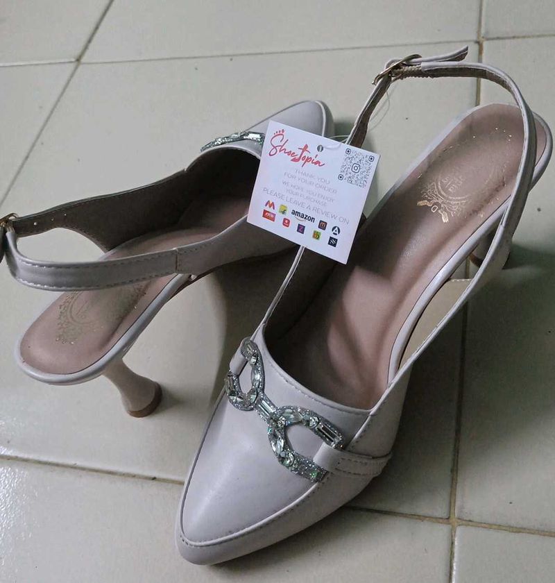 Elegant Slingback Heels with Crystal Embellishment