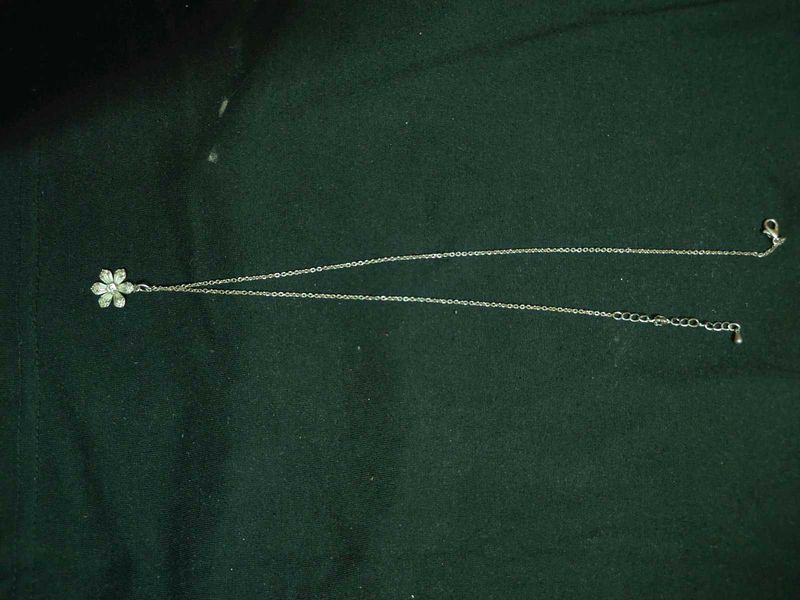 Delicate Flower Pendant Necklace