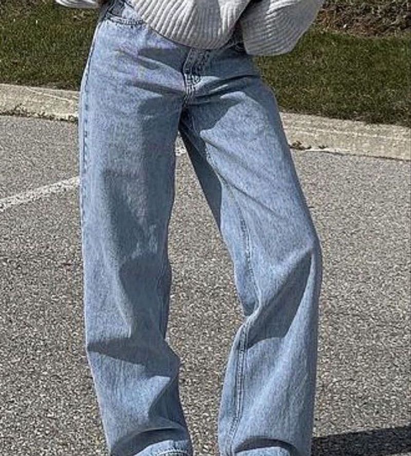 straight light blue jeans with little dark blu