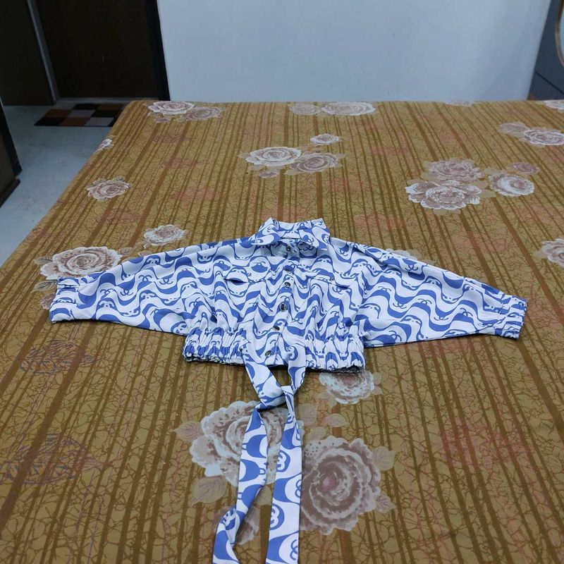 Blue &amp; White Wave Print Cropped Shirt