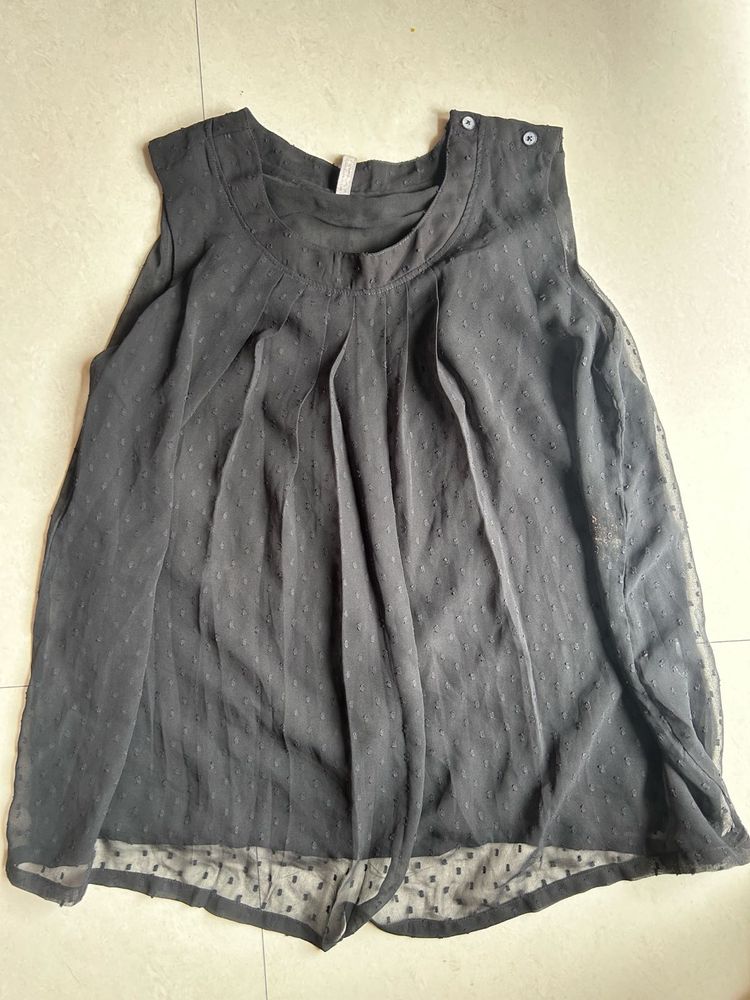 Chic Black Sleeveless Top