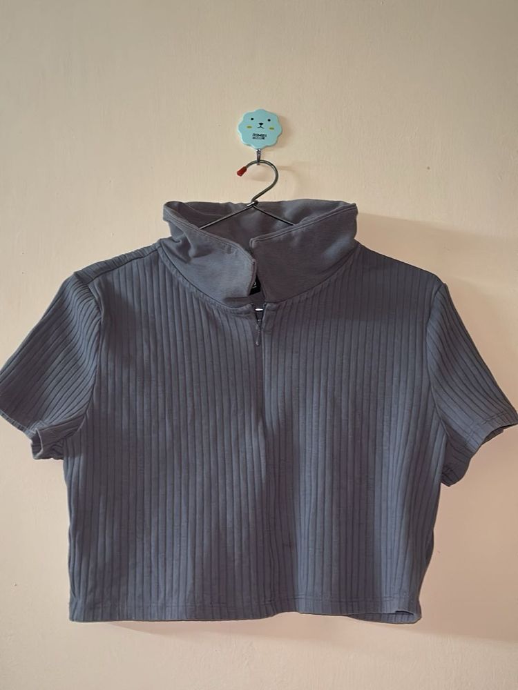 H&amp;M Ribbed Zip Neck Cropped Top