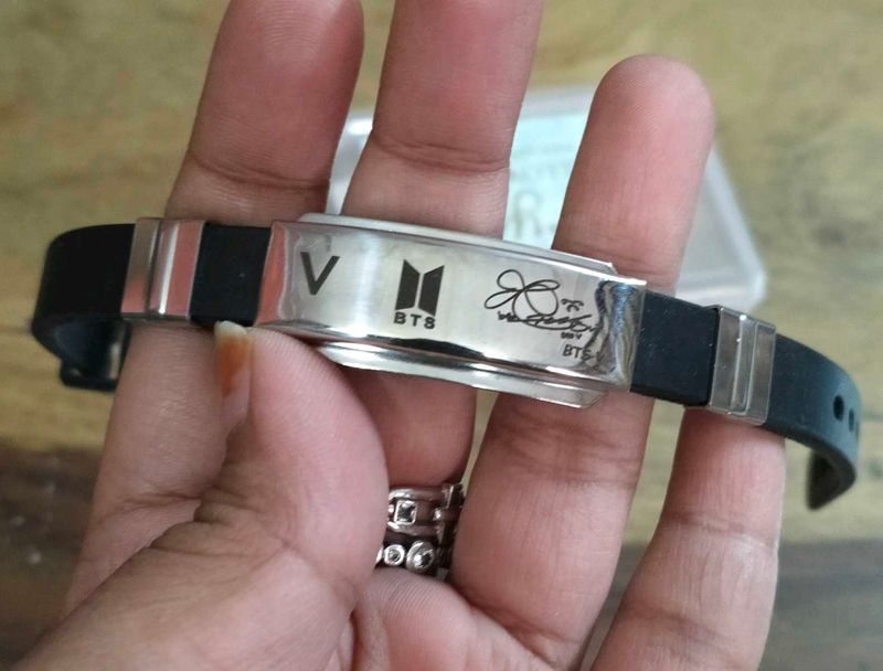 BTS V BRACELET WITH SIGN