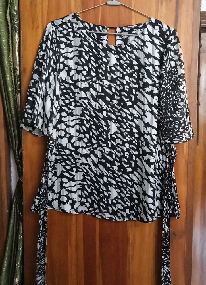Black &amp; White Print Blouse