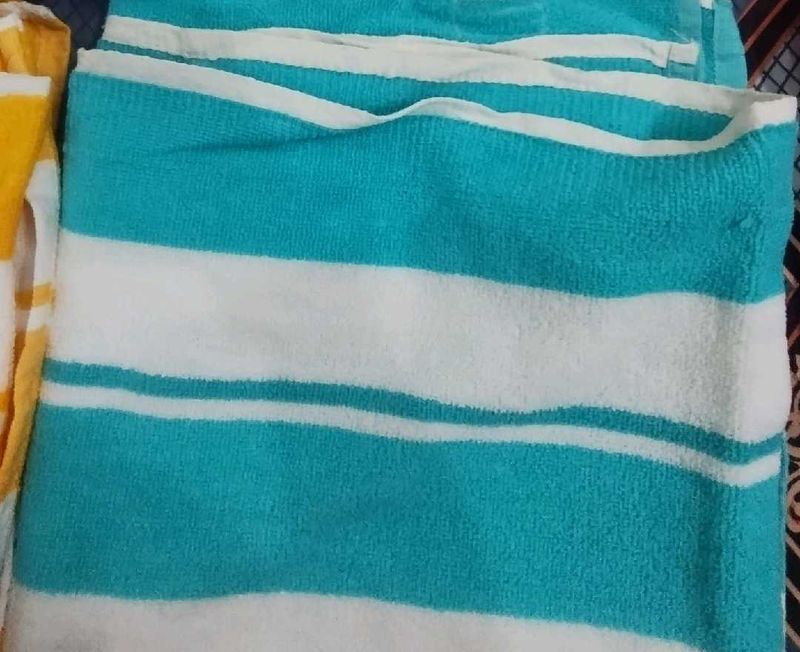 New Unused Full Wrap Bath Towel (1 piece)