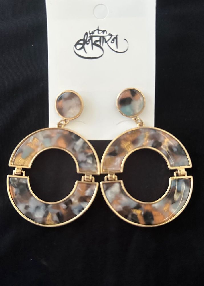 Chic faux  Tortoiseshell Hoop Earrings