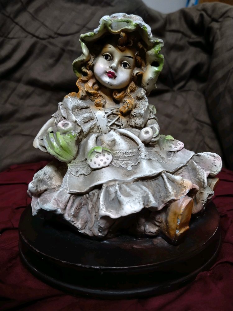 Doll Show Piece