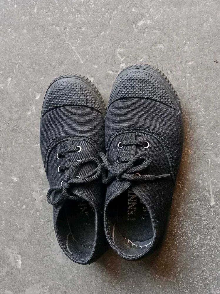 kids school shoes