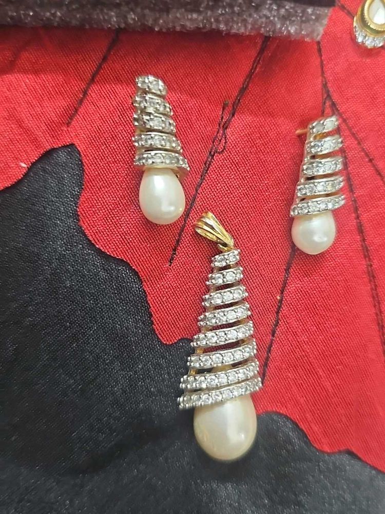 Combo 2 sets of Pendant &amp; Earrin
