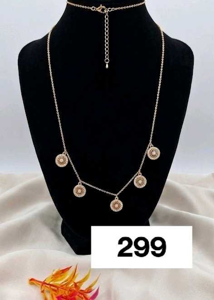 Elegant Gold Pendant Necklace