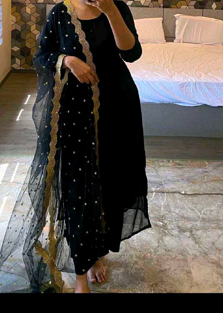 Elegant Black Kurta Top with Dupatta