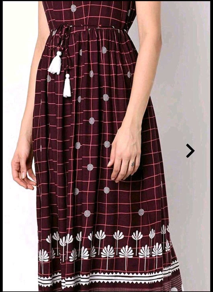 Maroon &amp; White Printed Ethnic Gown