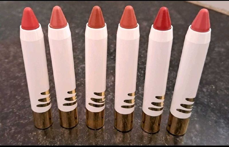 Myglamm Perfect Curve Lip Crayonany Only 1 RANDOM