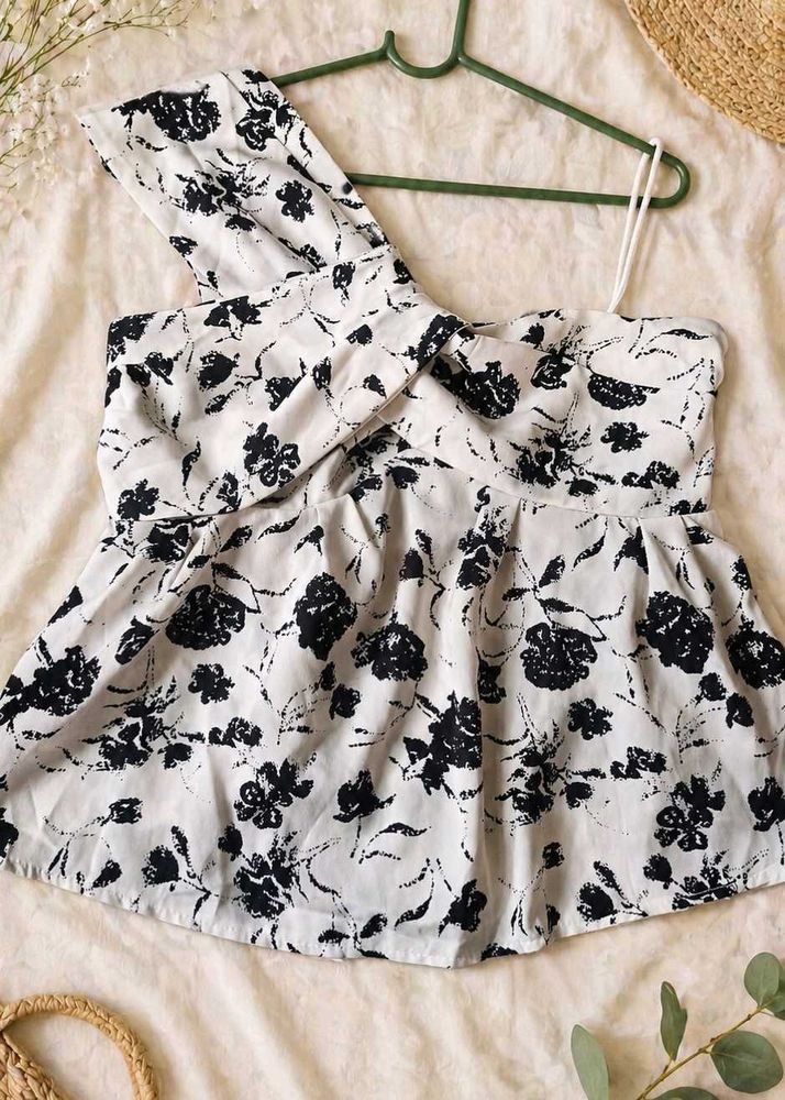 Chic One-Shoulder Floral Top