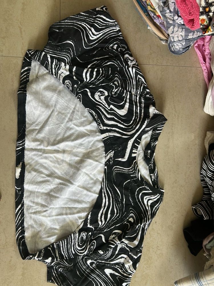 Stylish Black &amp; White Swirl Top