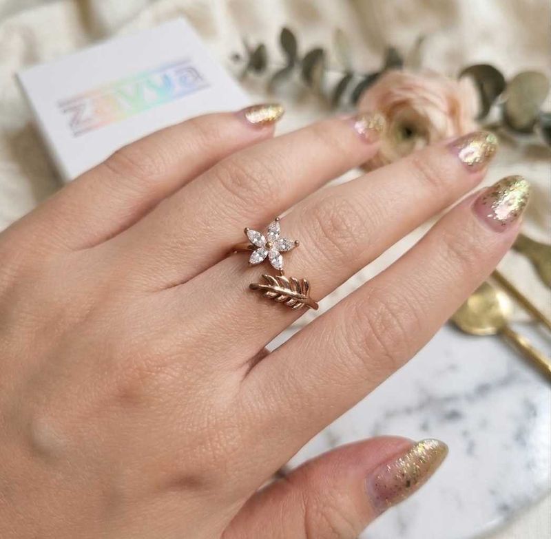Charming Flower &amp; Leaf Ring