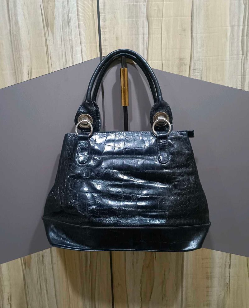 Chic Black Croc Embossed Handbag