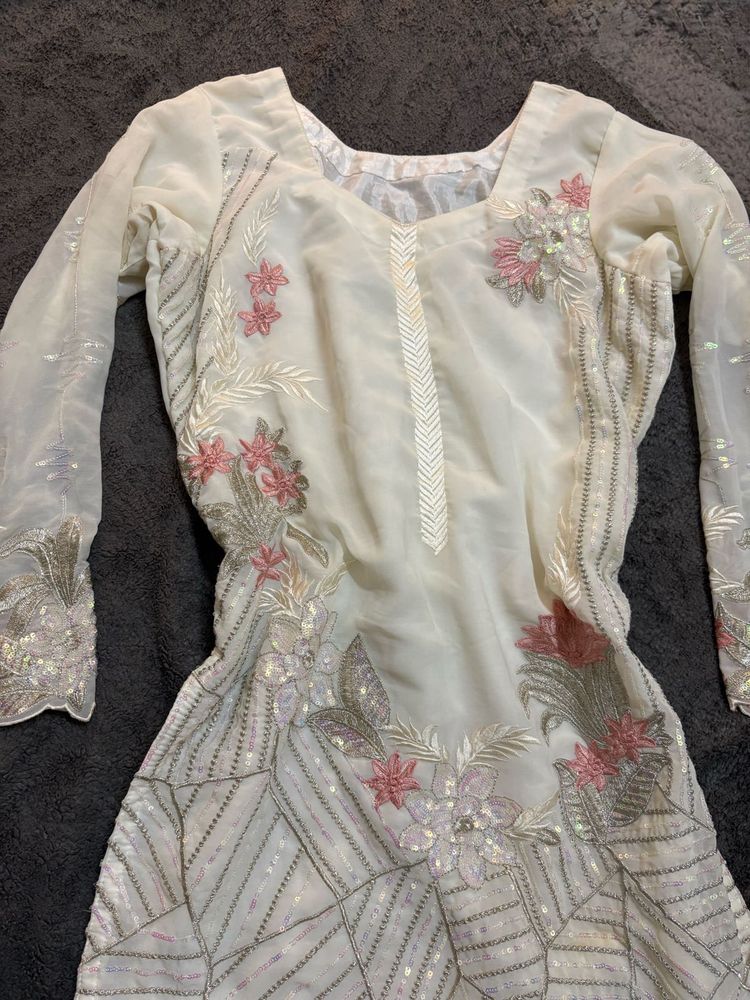 💮🎀Pakistani style embroidered kurti