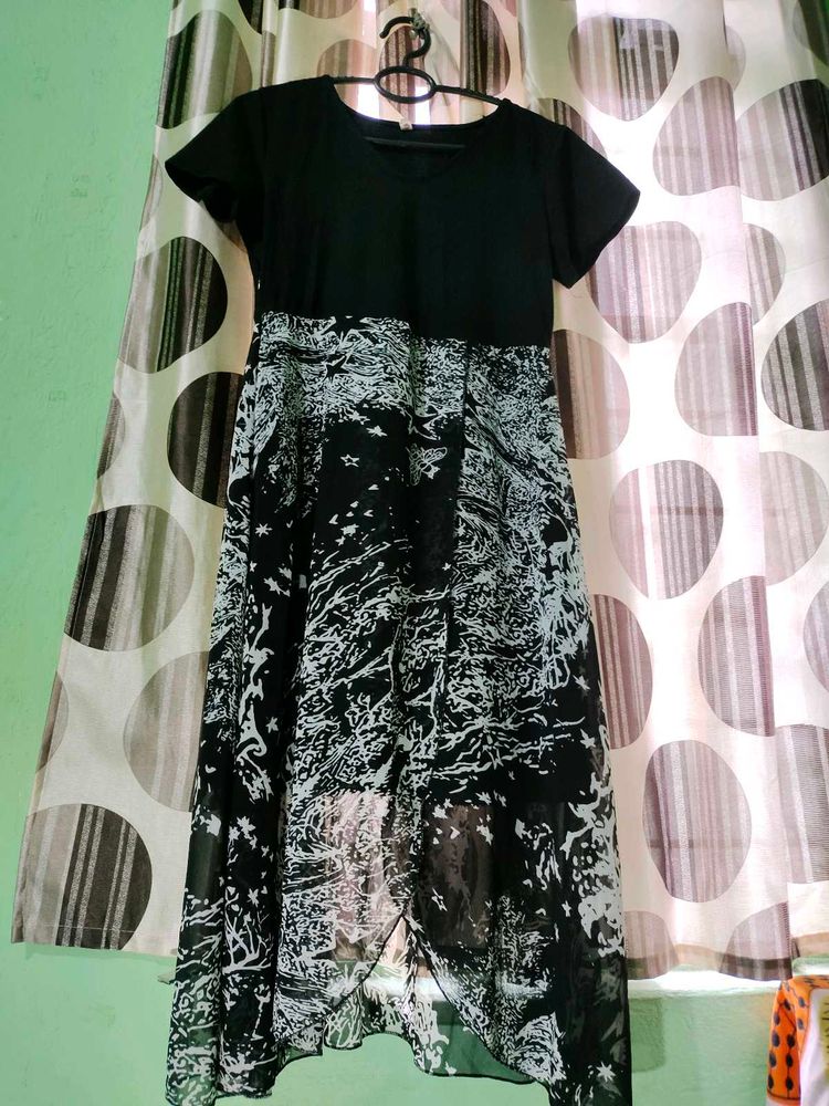 SALE‼️‼️‼️Chic Black &amp; White Maxi Dress